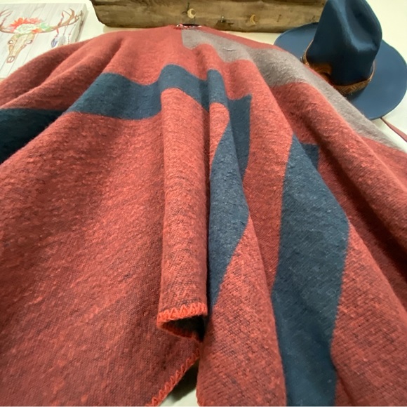 BB DOKOTA reversible cape/body wrap w country:prairie/western/cottage vibe - Picture 6 of 14